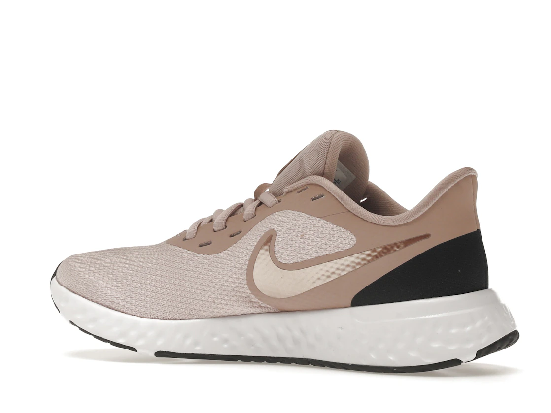 Vue 22 de Nike Revolution 5 Barely Rose 