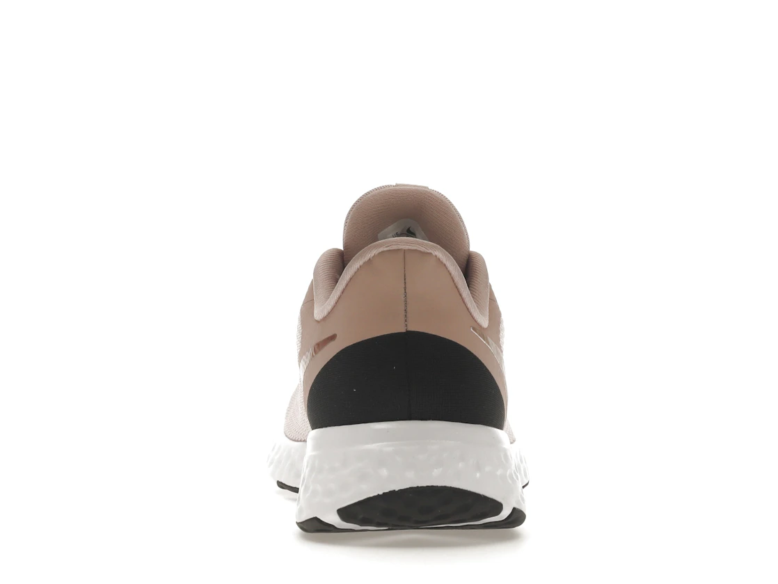 Vue 28 de Nike Revolution 5 Barely Rose 