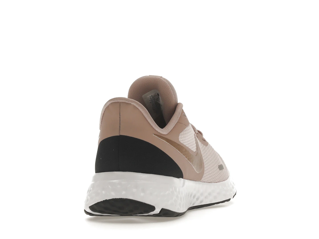 Vue 30 de Nike Revolution 5 Barely Rose 