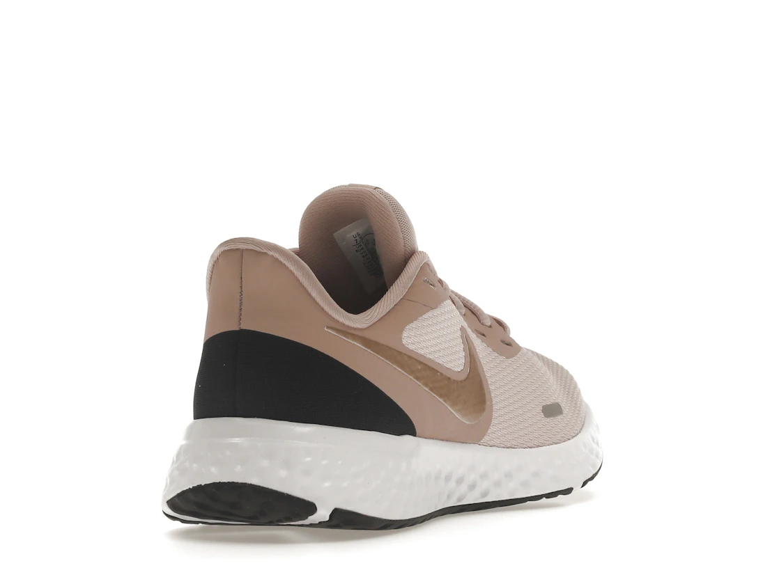 Vue 31 de Nike Revolution 5 Barely Rose 