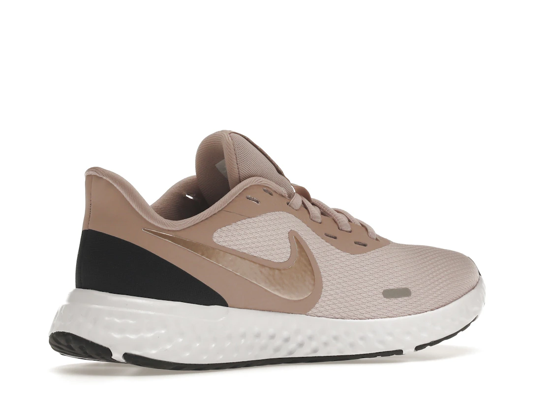 Vue 34 de Nike Revolution 5 Barely Rose 