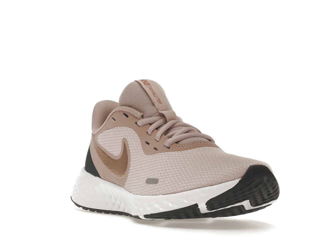 Vue 7 de Nike Revolution 5 Barely Rose 