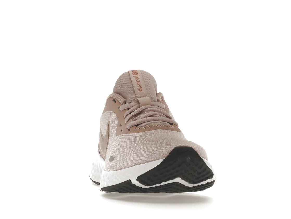 Vue 9 de Nike Revolution 5 Barely Rose 