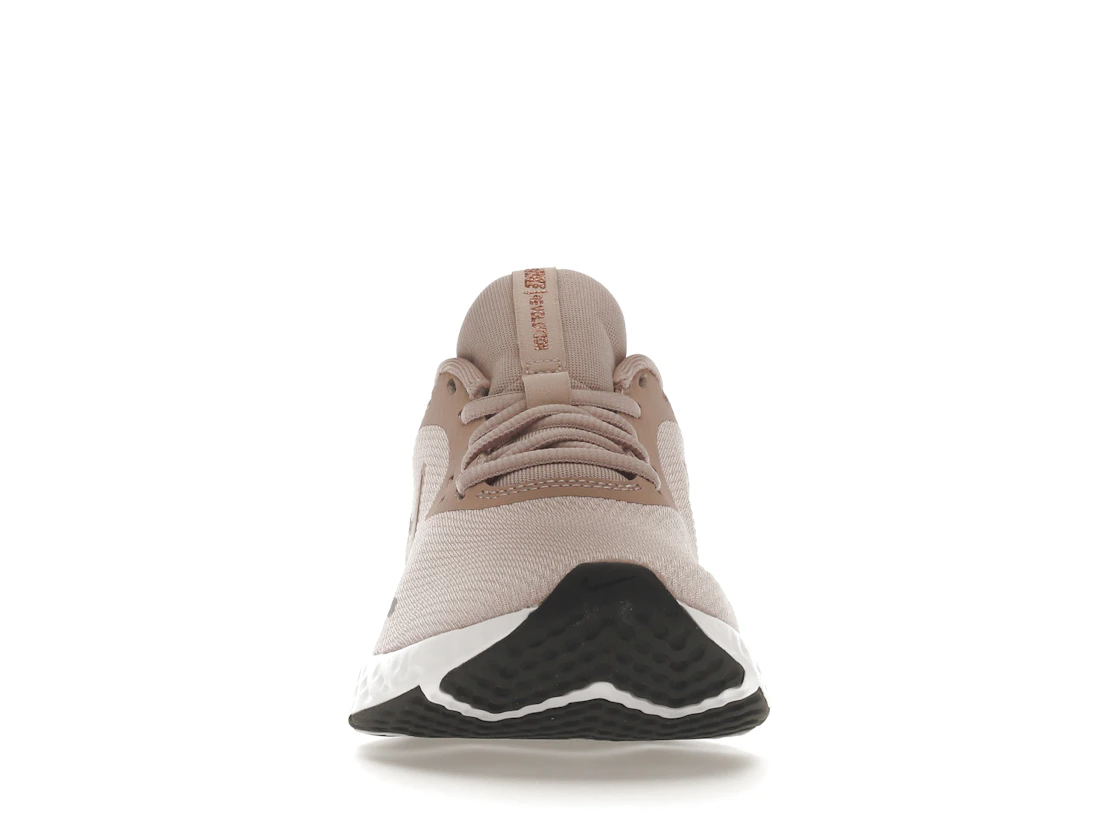 Vue 10 de Nike Revolution 5 Barely Rose 