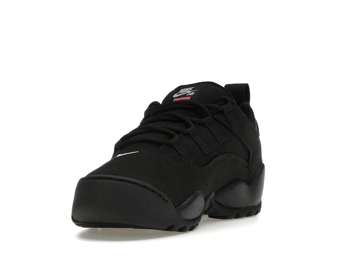 Vue 13 de Nike SB Darwin Low Supreme Black