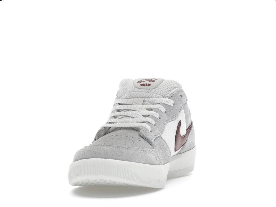 Vue 12 de Nike SB Force 58 Platinum Tint Dark Red