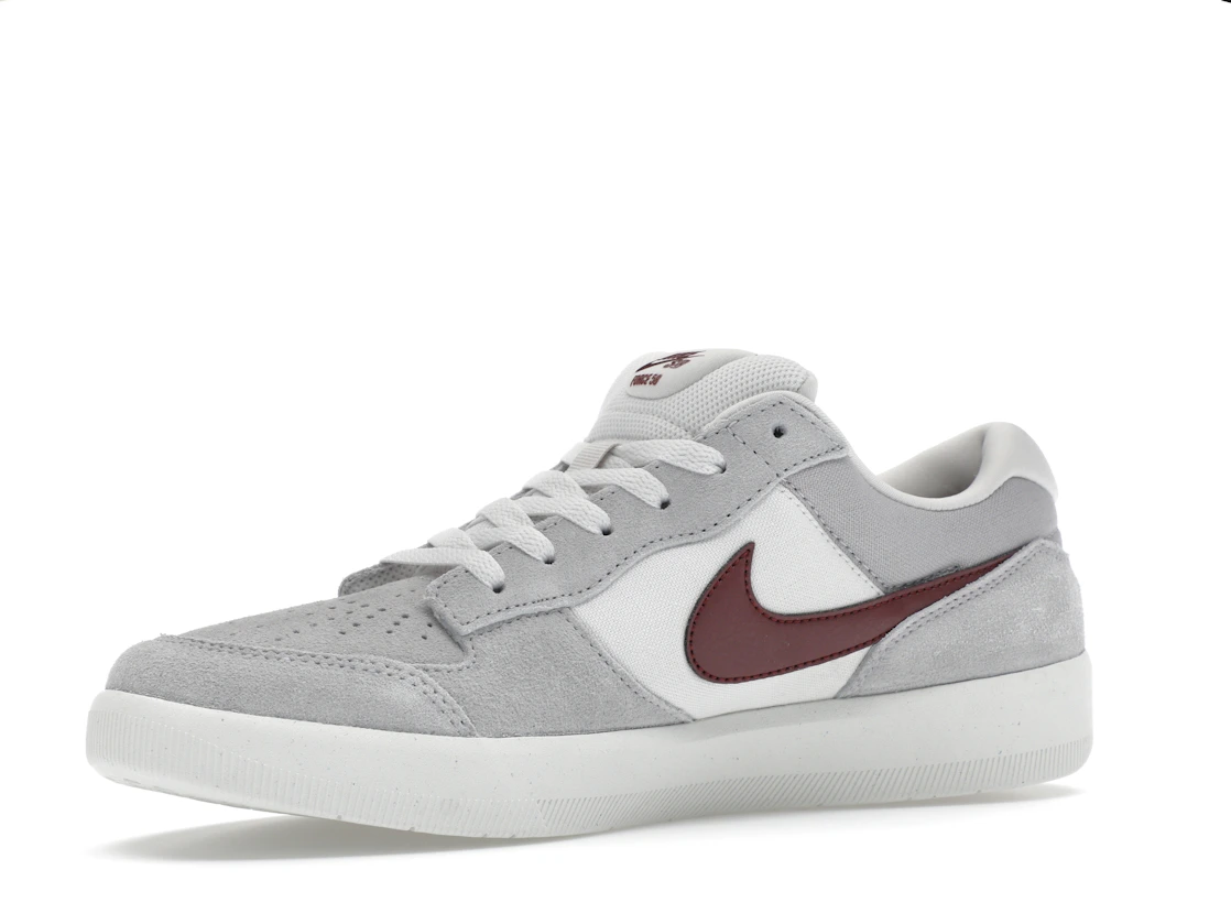 Vue 16 de Nike SB Force 58 Platinum Tint Dark Red