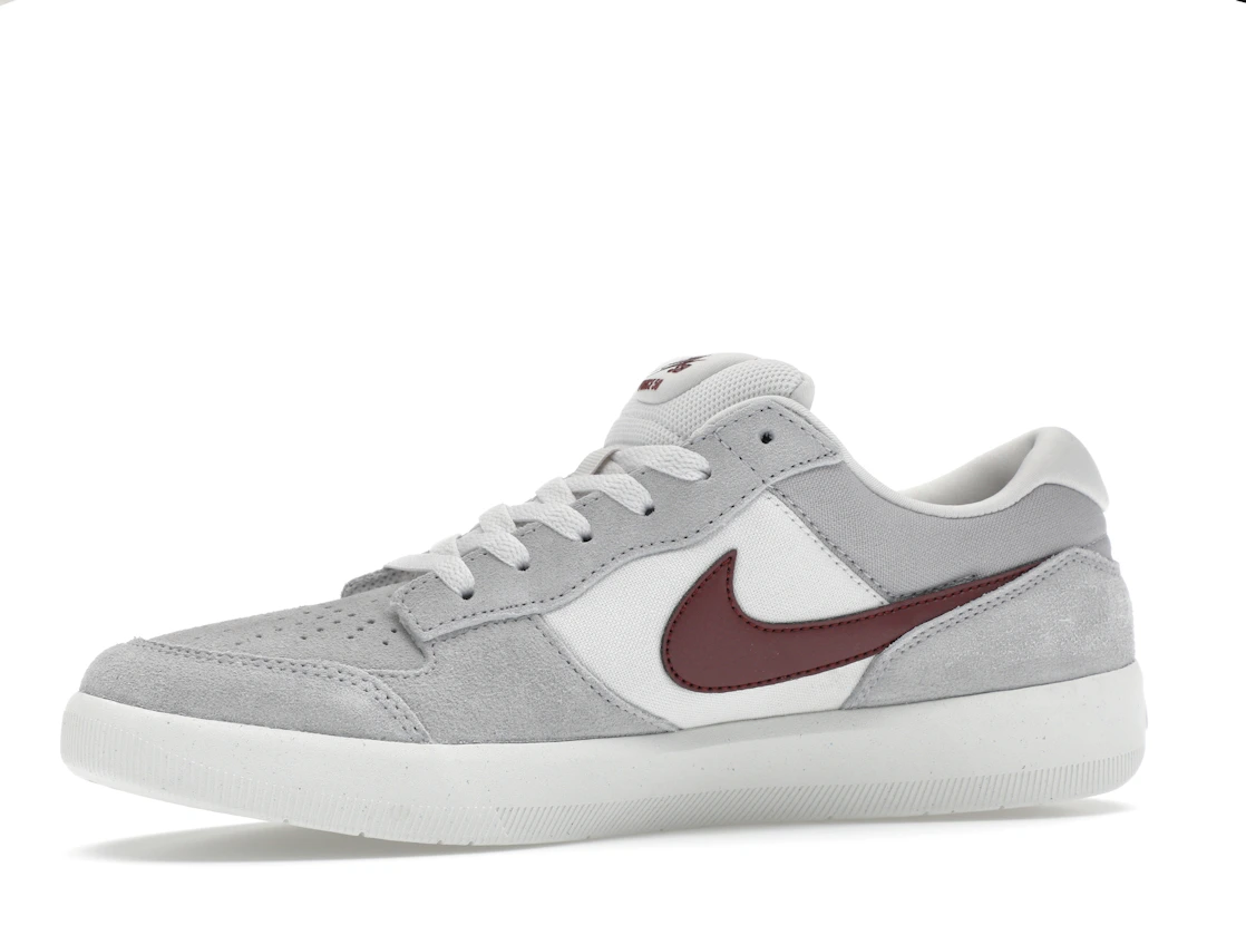 Vue 17 de Nike SB Force 58 Platinum Tint Dark Red