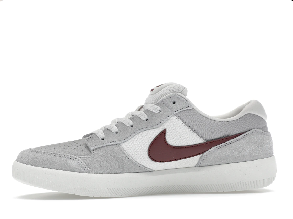 Vue 18 de Nike SB Force 58 Platinum Tint Dark Red