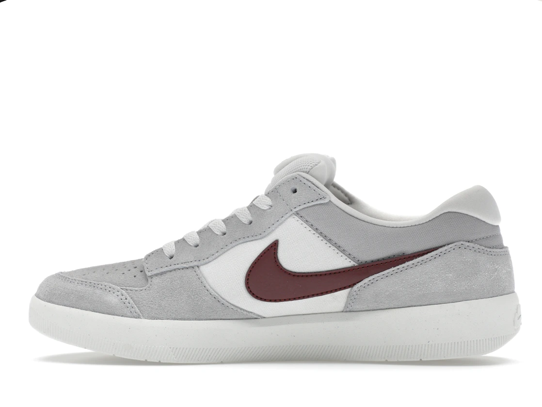 Vue 20 de Nike SB Force 58 Platinum Tint Dark Red
