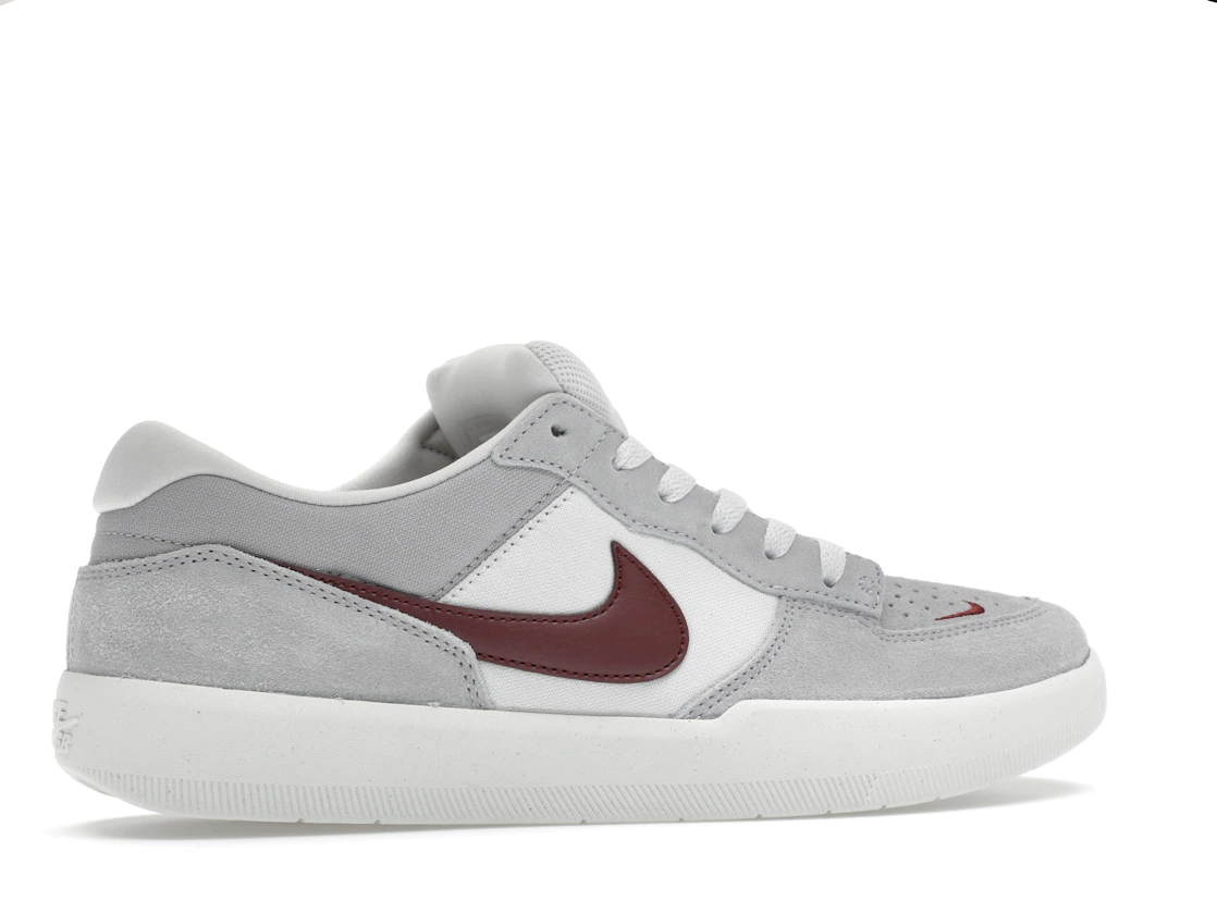 Vue 35 de Nike SB Force 58 Platinum Tint Dark Red