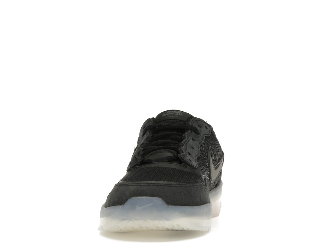 Vue 11 de Nike SB PS8 Black Clear
