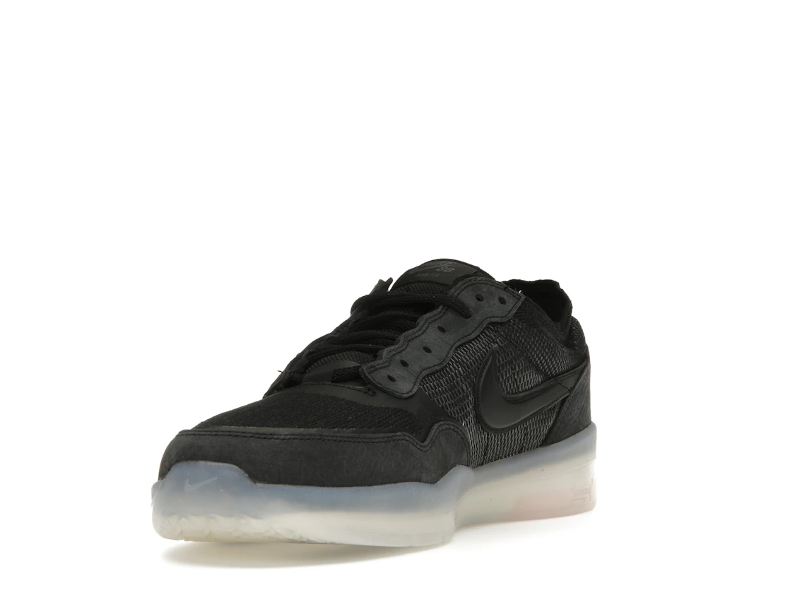 Vue 13 de Nike SB PS8 Black Clear