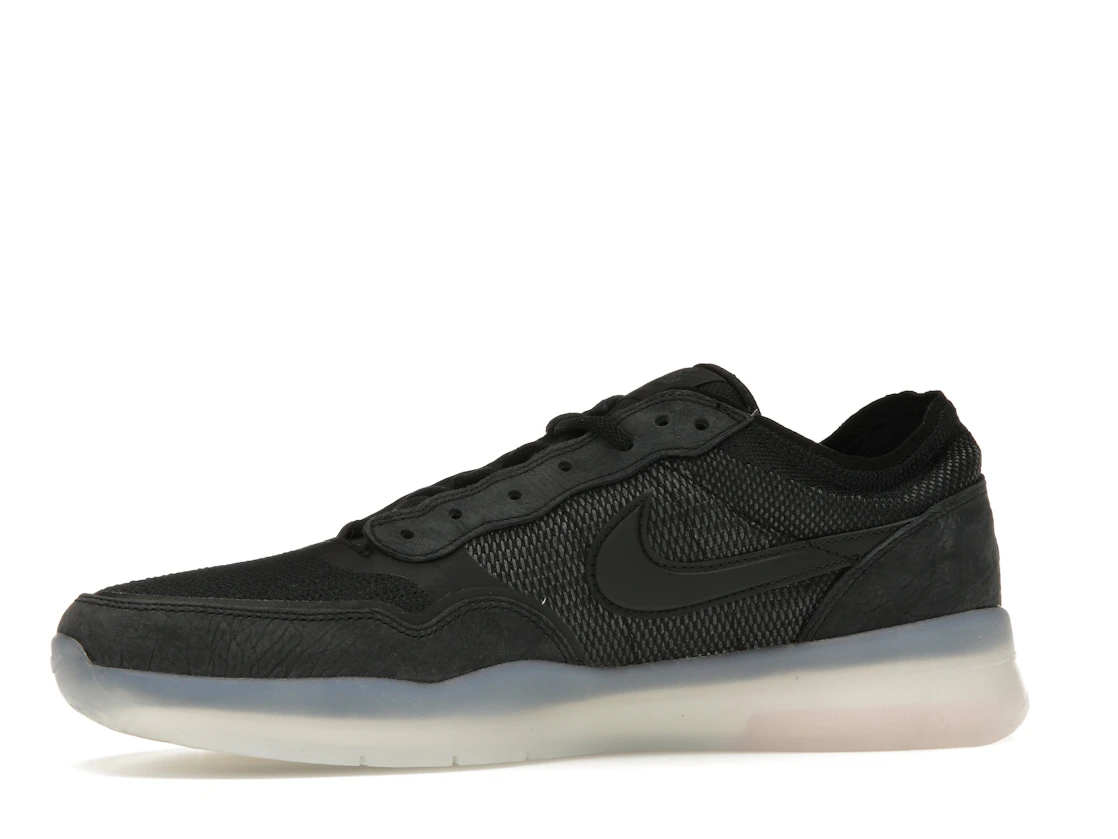 Vue 17 de Nike SB PS8 Black Clear
