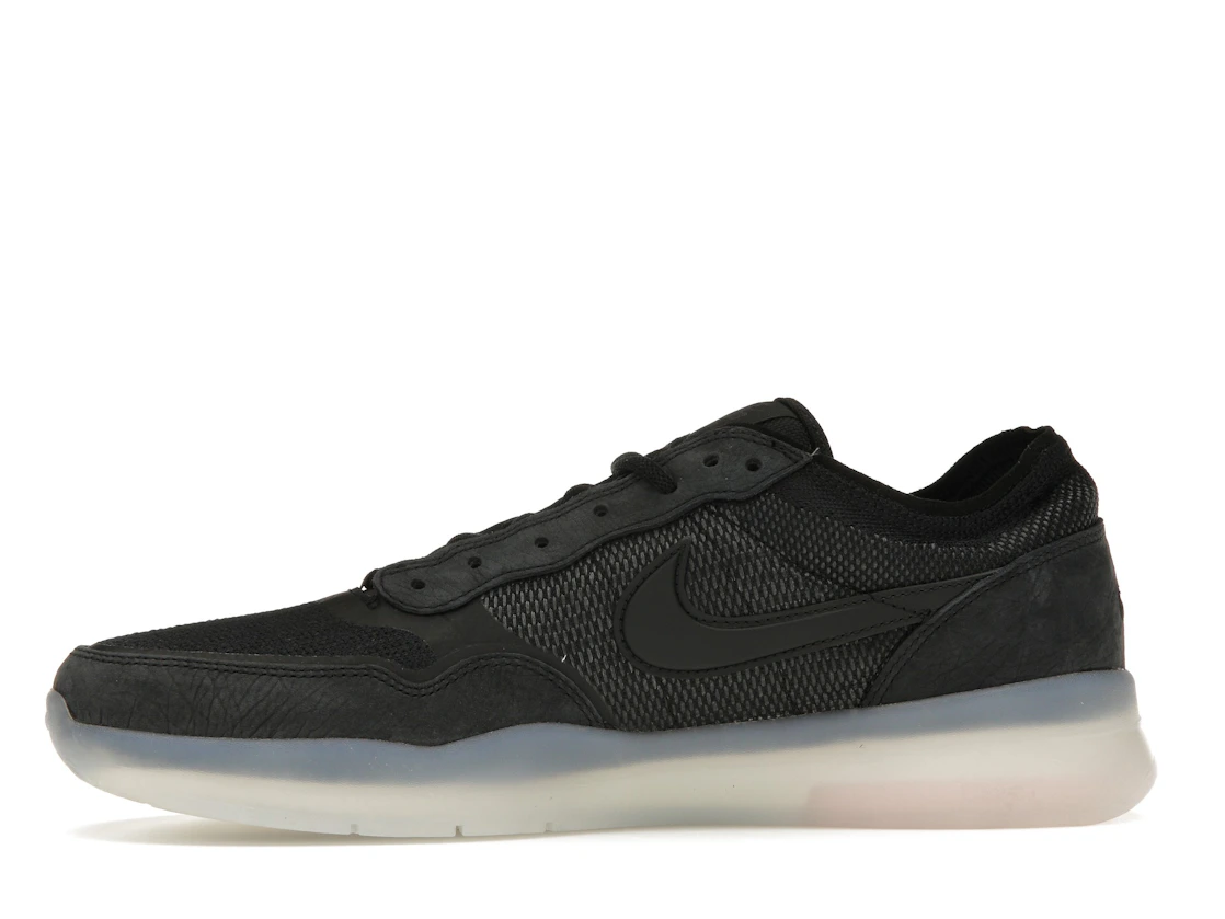 Vue 18 de Nike SB PS8 Black Clear