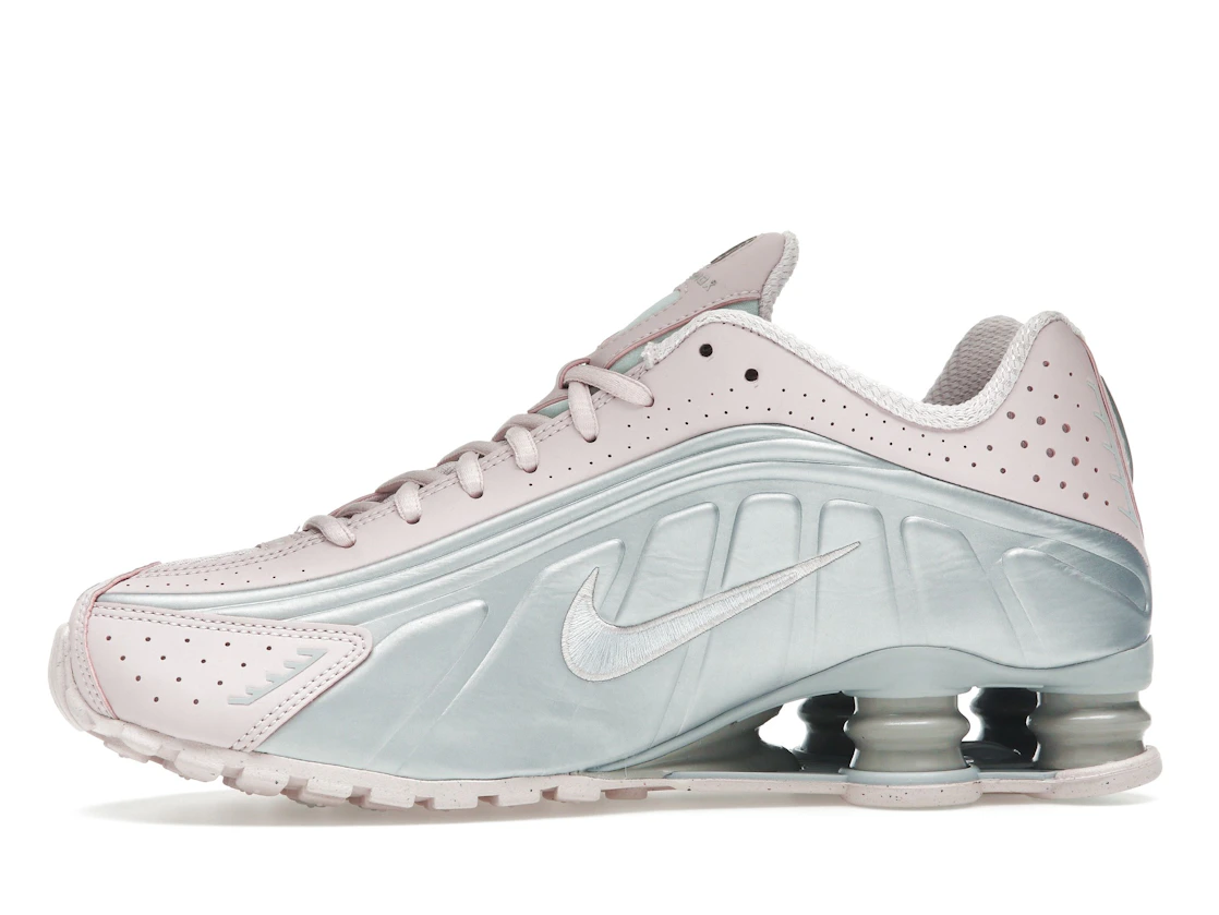 Vue 18 de Nike Shox R4 Barely Rose Metallic Platinum 