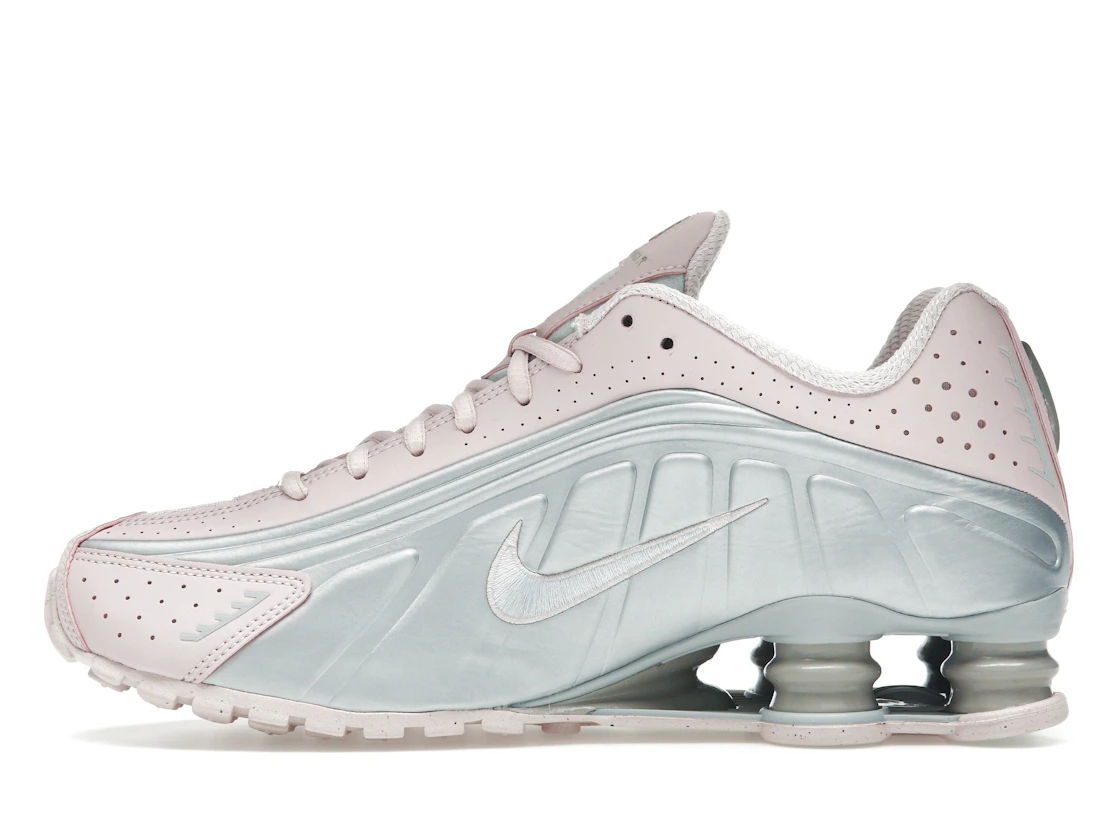 Vue 19 de Nike Shox R4 Barely Rose Metallic Platinum 