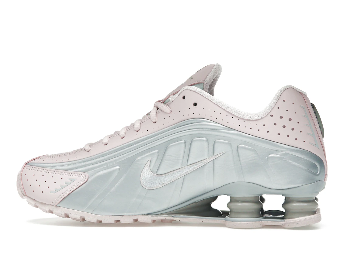 Vue 20 de Nike Shox R4 Barely Rose Metallic Platinum 