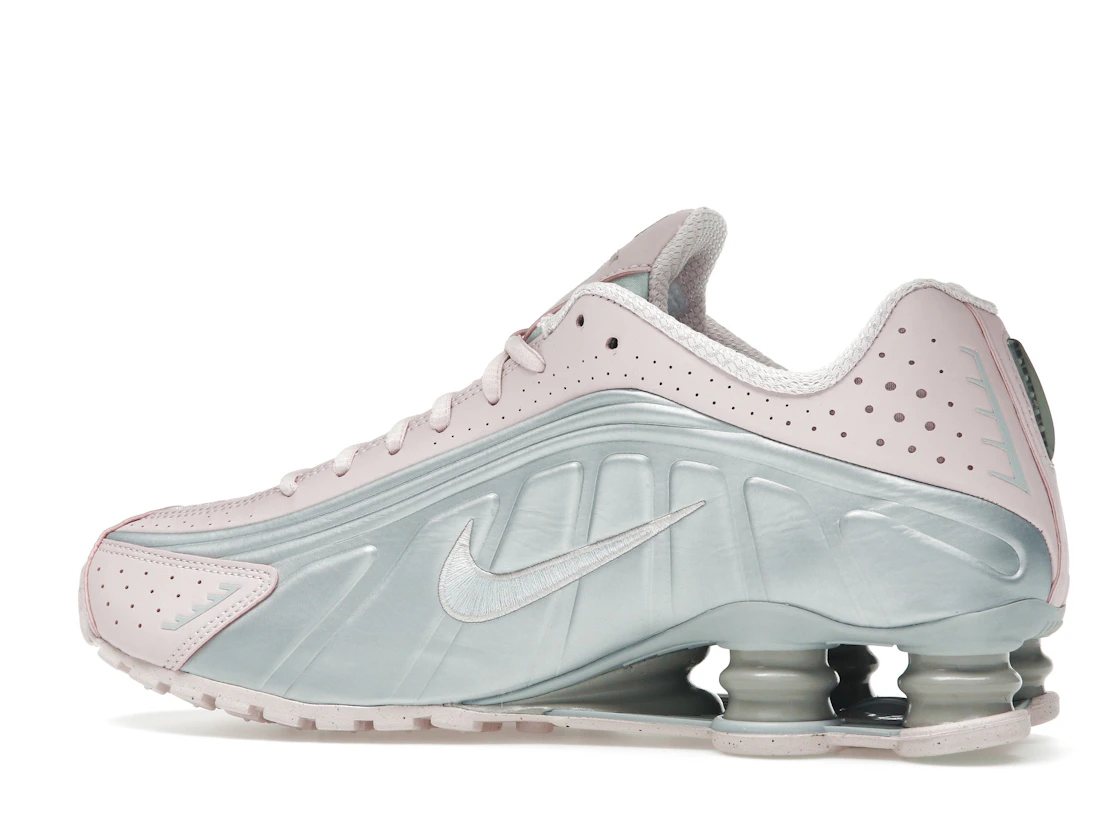 Vue 21 de Nike Shox R4 Barely Rose Metallic Platinum 