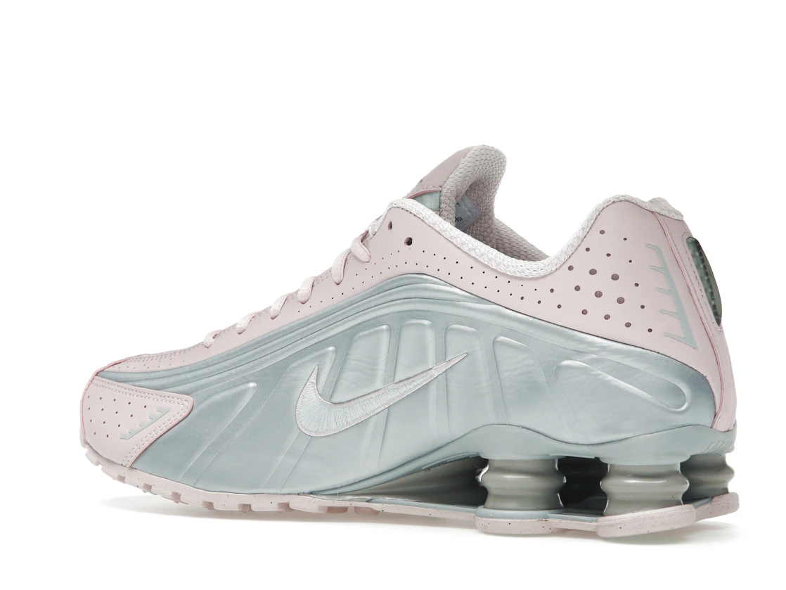 Vue 22 de Nike Shox R4 Barely Rose Metallic Platinum 
