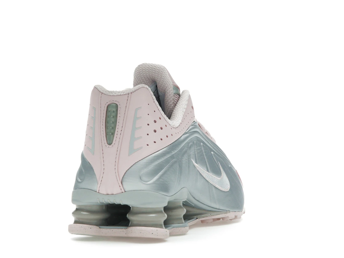 Vue 30 de Nike Shox R4 Barely Rose Metallic Platinum 