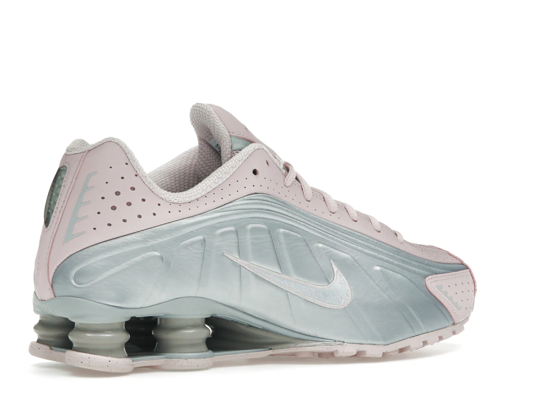 Vue 34 de Nike Shox R4 Barely Rose Metallic Platinum 