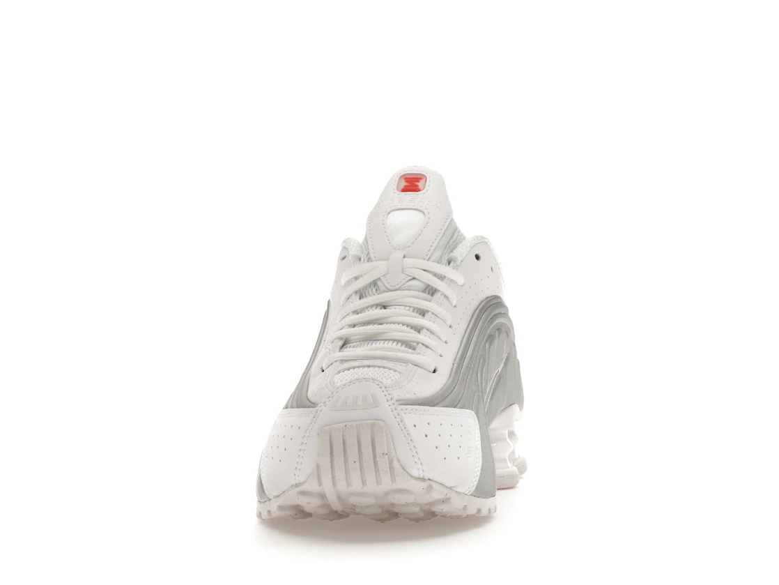 Vue 11 de Nike Shox R4 White Metallic Silver 