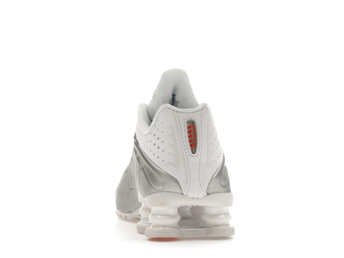 Vue 27 de Nike Shox R4 White Metallic Silver 
