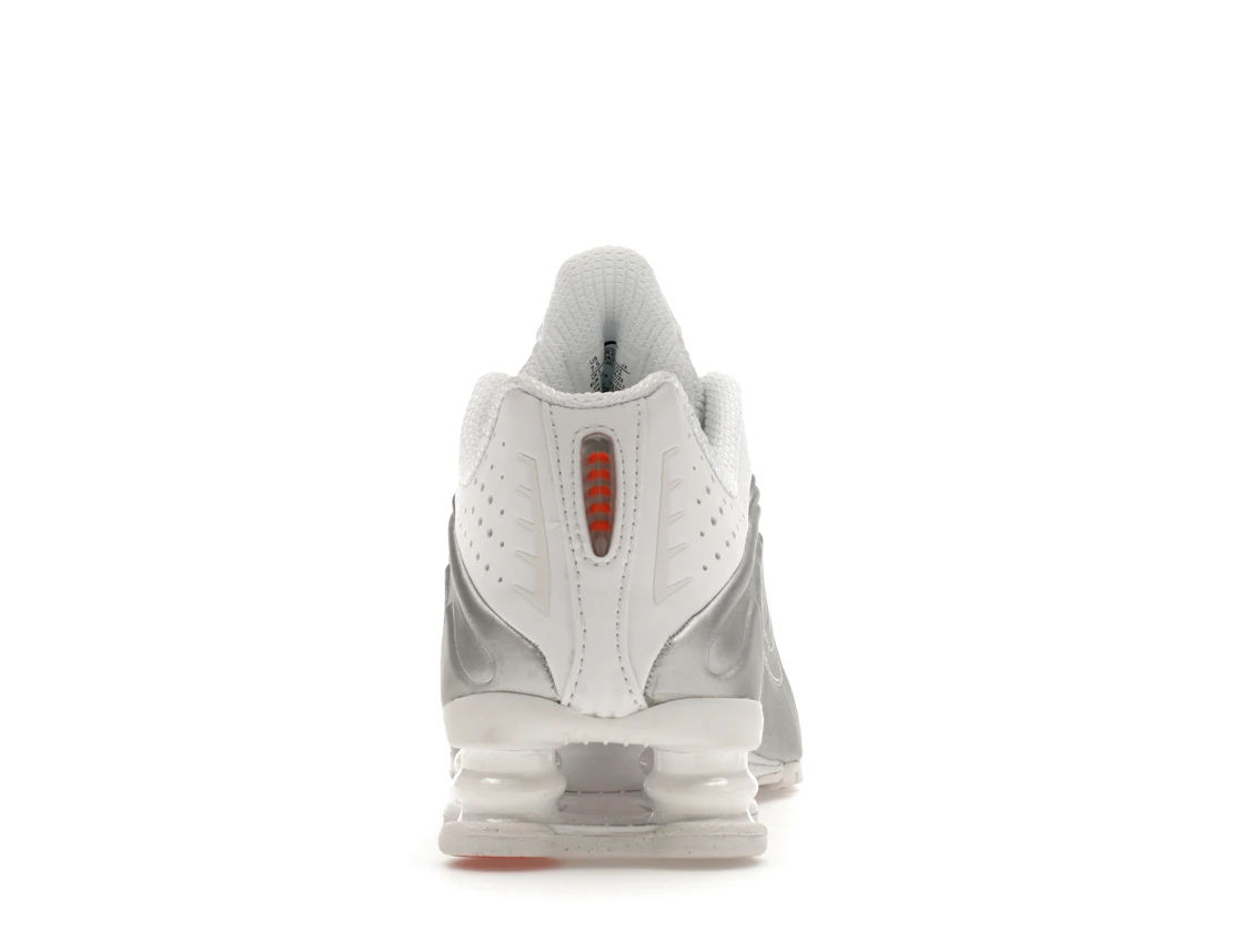 Vue 28 de Nike Shox R4 White Metallic Silver 