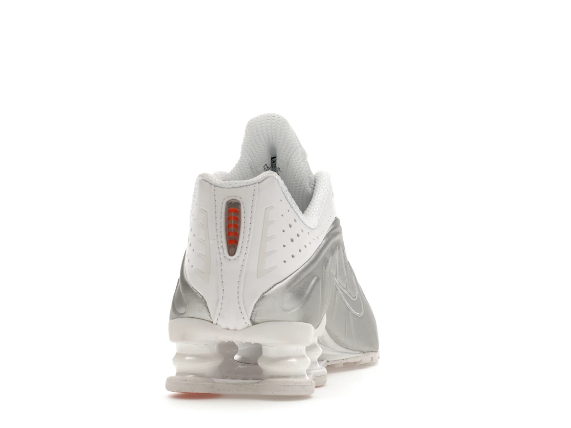 Vue 29 de Nike Shox R4 White Metallic Silver 