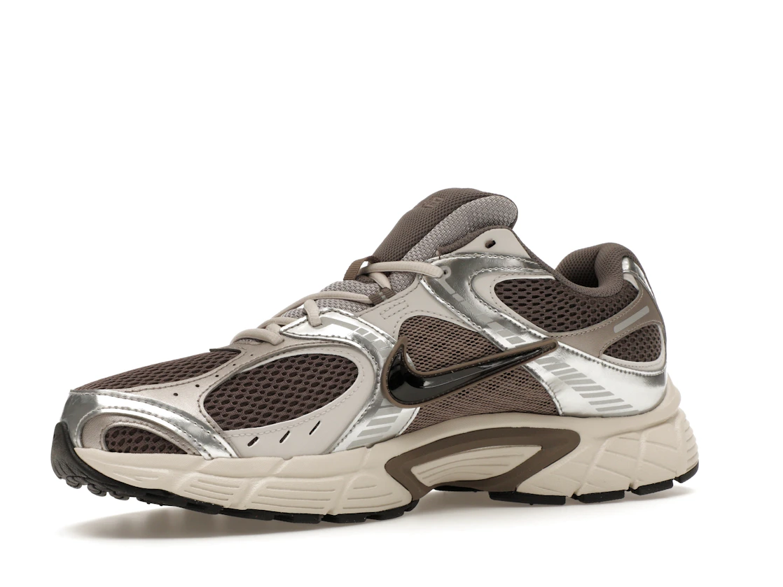 Vue 16 de Nike V5 RNR Cave Stone Black