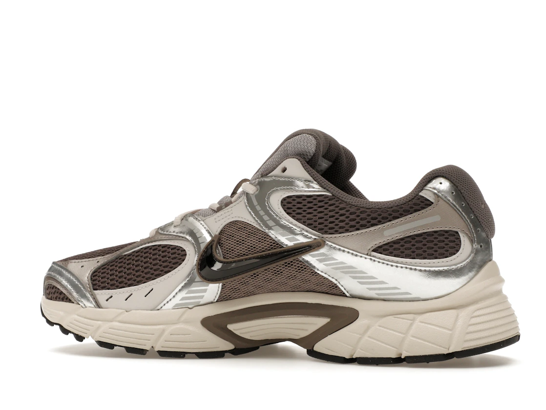 Vue 21 de Nike V5 RNR Cave Stone Black