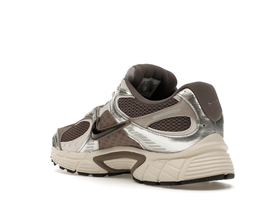 Vue 24 de Nike V5 RNR Cave Stone Black