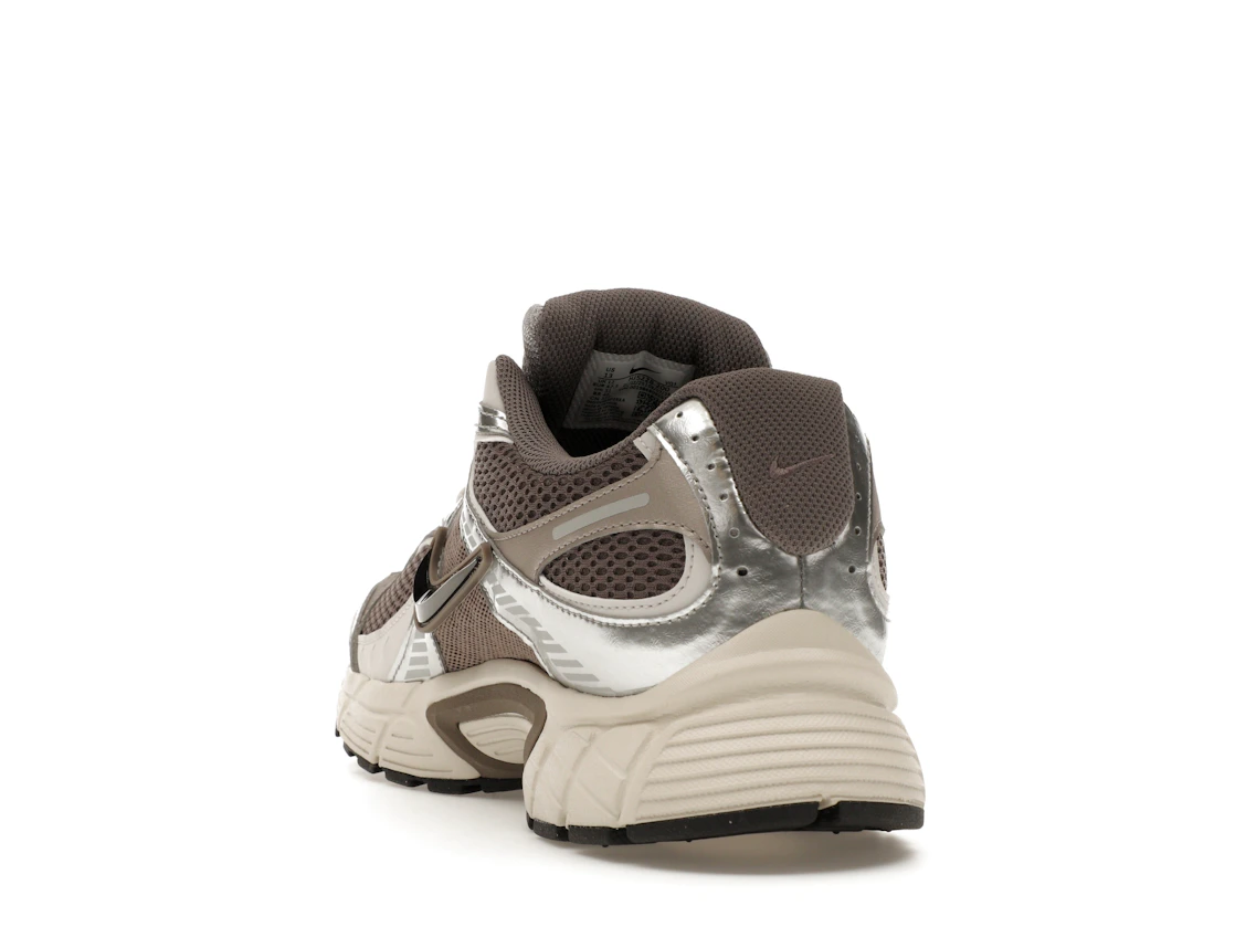 Vue 26 de Nike V5 RNR Cave Stone Black