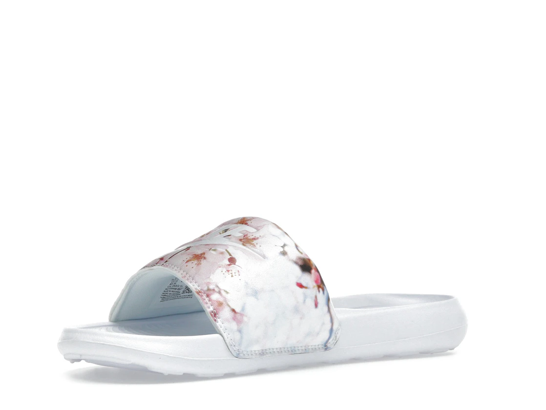 Vue 15 de Nike Victori One Slide White 