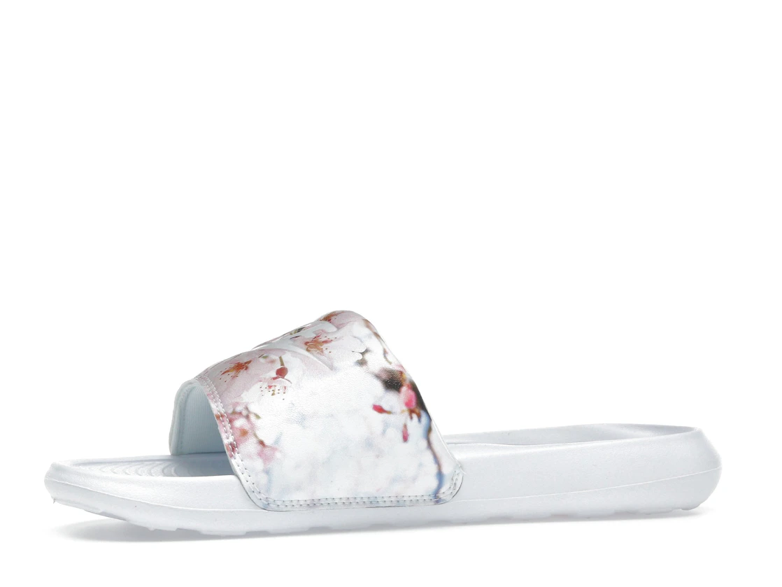 Vue 17 de Nike Victori One Slide White 