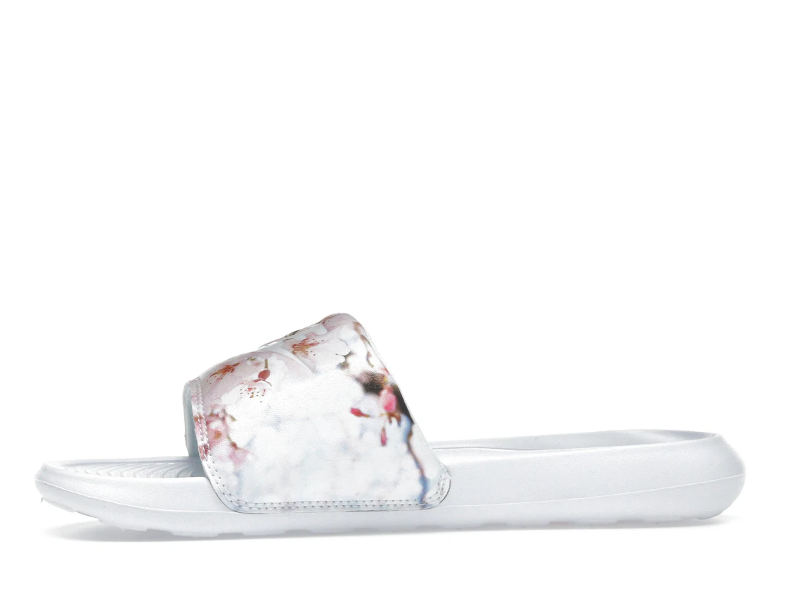 Vue 18 de Nike Victori One Slide White 