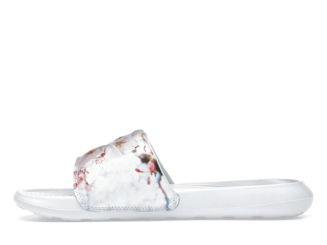 Vue 19 de Nike Victori One Slide White 