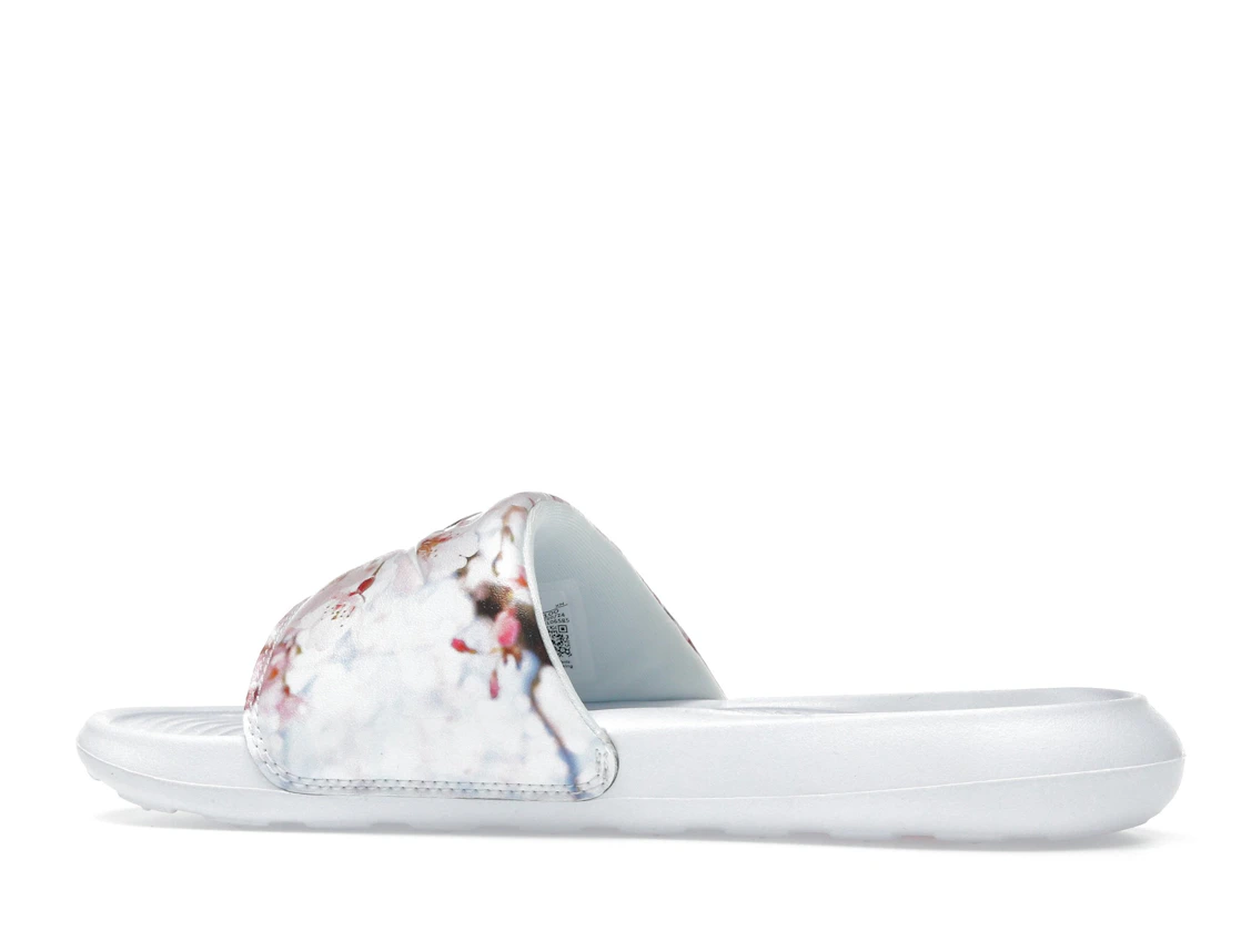 Vue 21 de Nike Victori One Slide White 