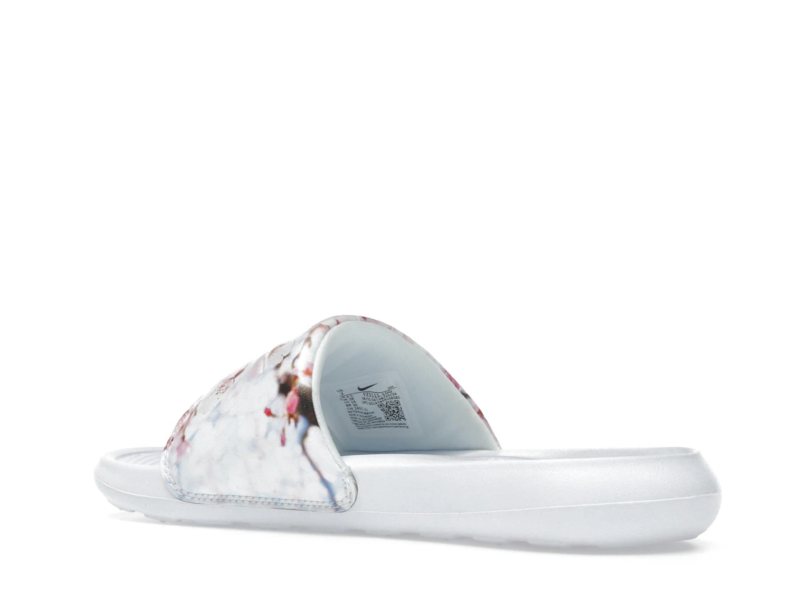 Vue 23 de Nike Victori One Slide White 