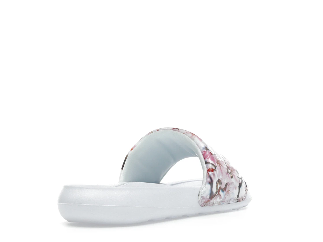 Vue 31 de Nike Victori One Slide White 