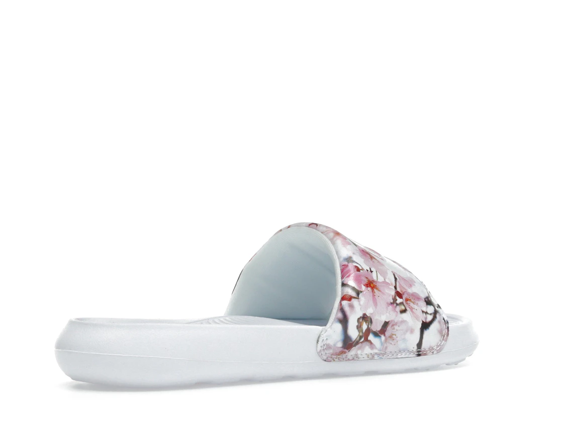 Vue 33 de Nike Victori One Slide White 