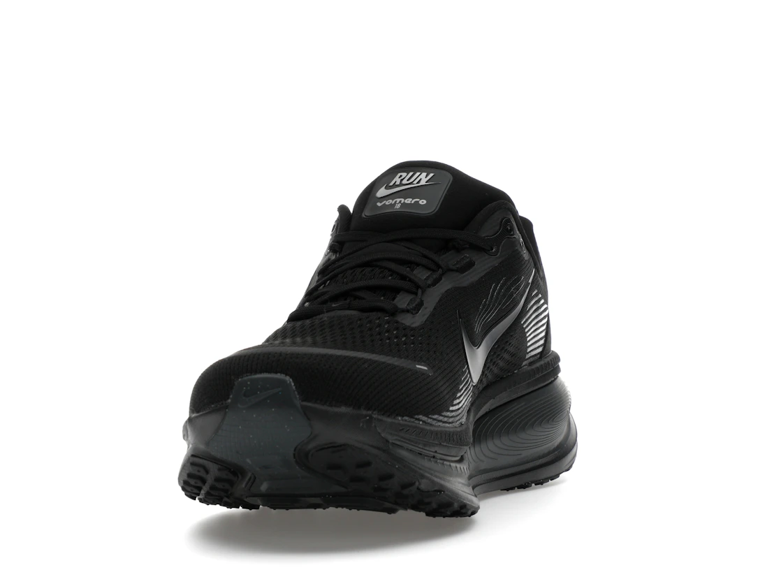 Vue 12 de Nike Vomero 18 Black Dark Smoke Grey Light Smoke Grey