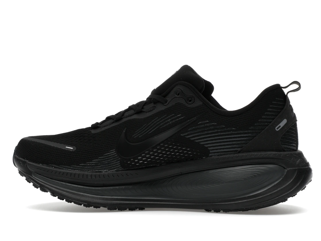 Vue 20 de Nike Vomero 18 Black Dark Smoke Grey Light Smoke Grey