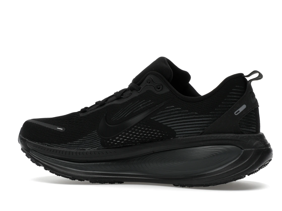 Vue 21 de Nike Vomero 18 Black Dark Smoke Grey Light Smoke Grey