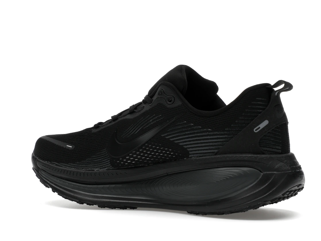 Vue 22 de Nike Vomero 18 Black Dark Smoke Grey Light Smoke Grey