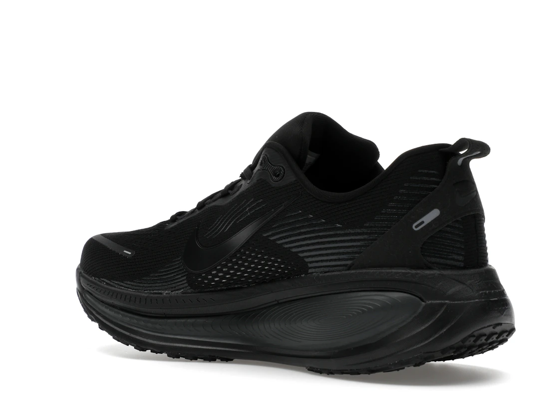 Vue 23 de Nike Vomero 18 Black Dark Smoke Grey Light Smoke Grey