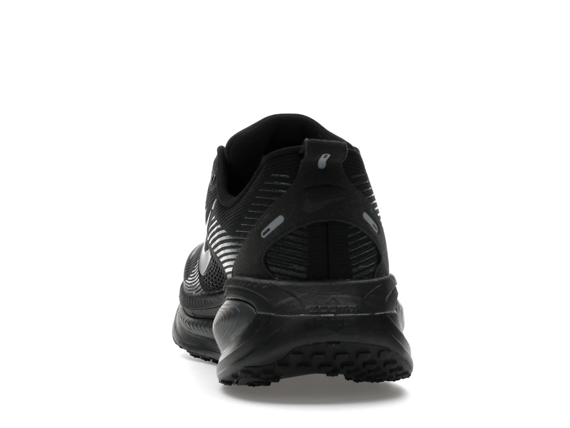 Vue 27 de Nike Vomero 18 Black Dark Smoke Grey Light Smoke Grey