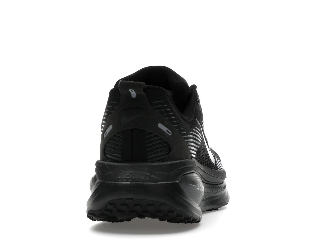 Vue 29 de Nike Vomero 18 Black Dark Smoke Grey Light Smoke Grey