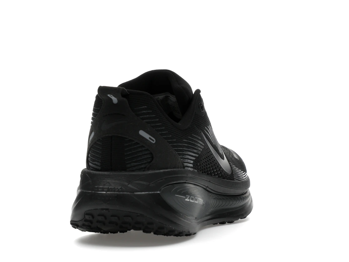 Vue 30 de Nike Vomero 18 Black Dark Smoke Grey Light Smoke Grey